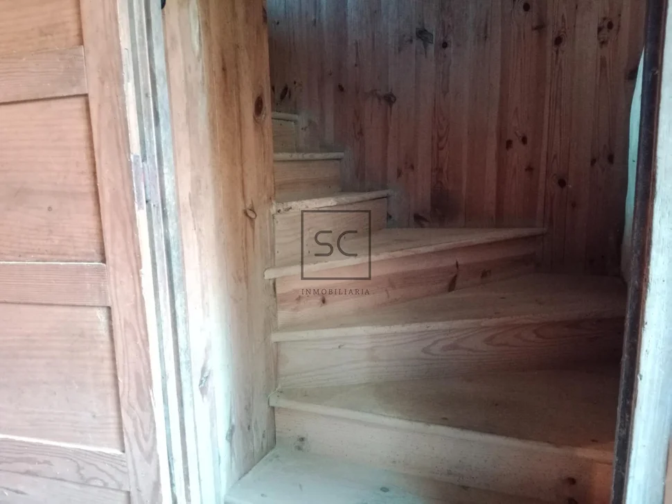Casa de piedra con hórreo y finca en ferreira-san sadurniño