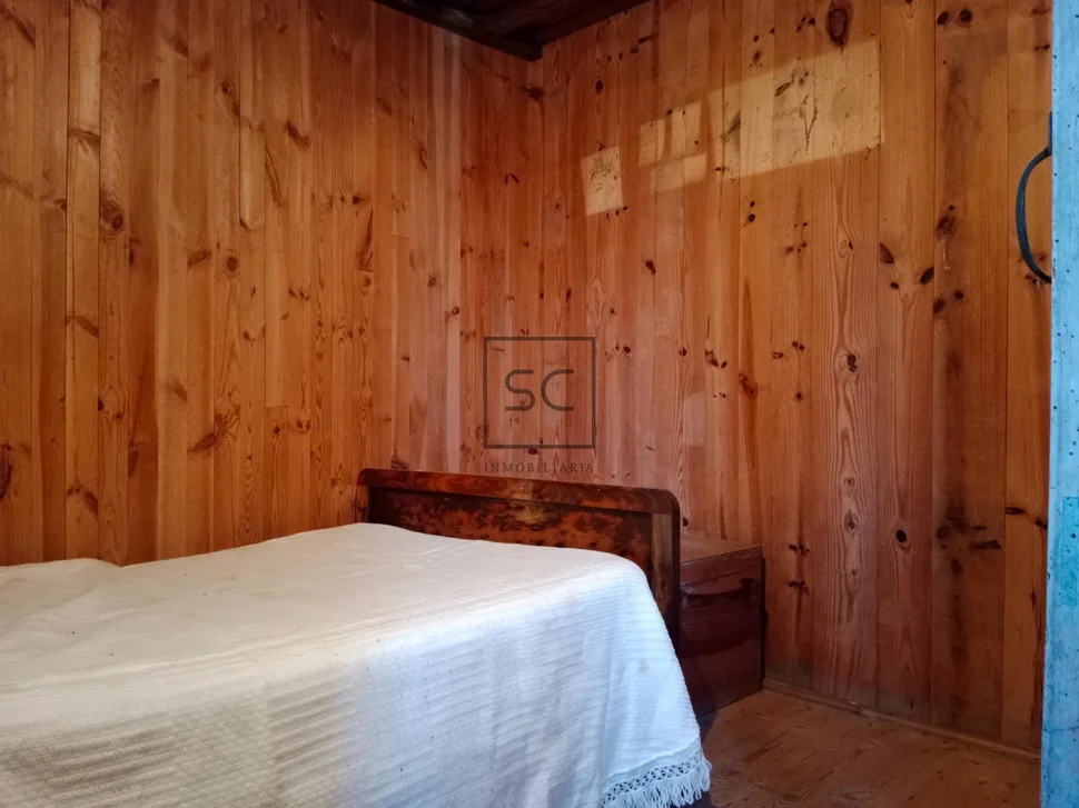 Casa de piedra con hórreo y finca en ferreira-san sadurniño