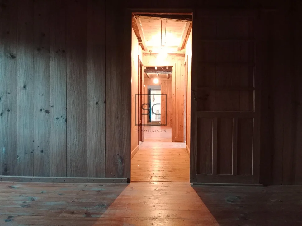 Casa de piedra con hórreo y finca en ferreira-san sadurniño