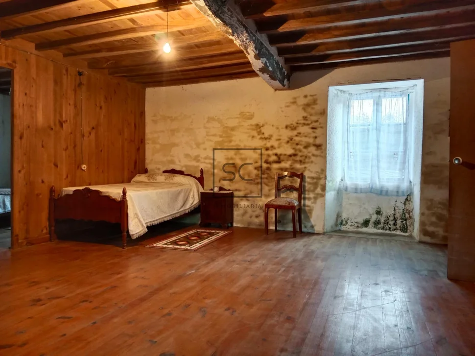 Casa de piedra con hórreo y finca en ferreira-san sadurniño