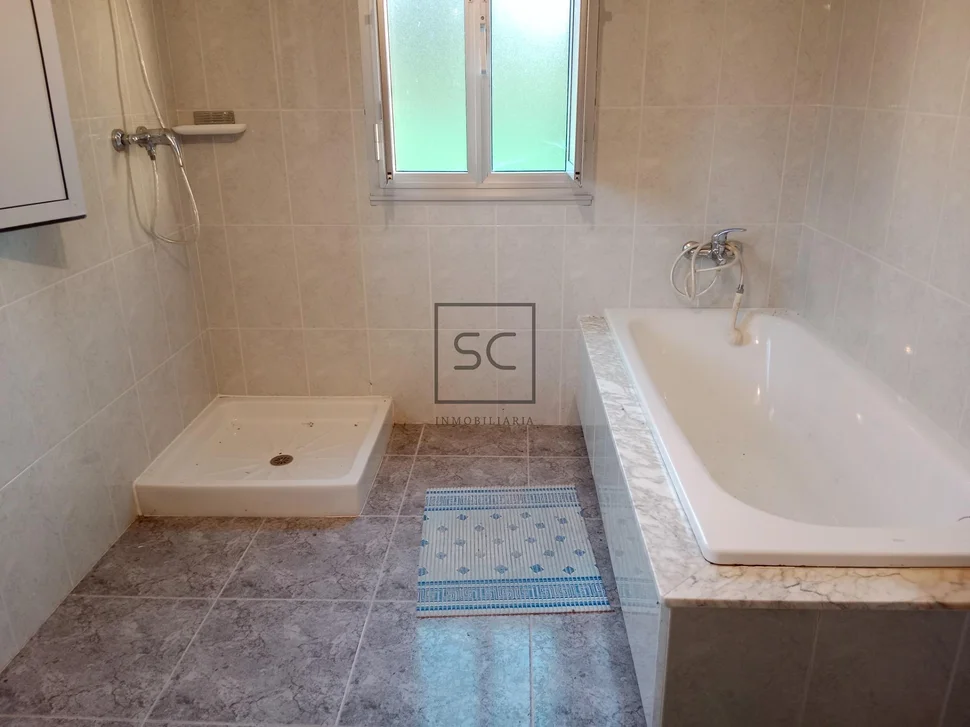 Casa de piedra con hórreo y finca en ferreira-san sadurniño