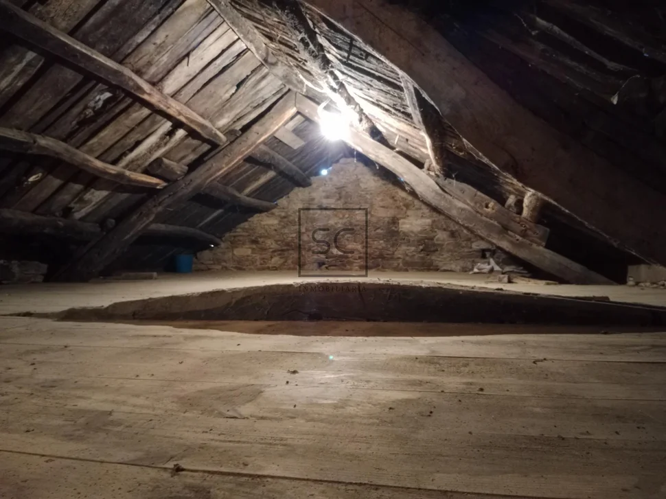 Casa de piedra con hórreo y finca en ferreira-san sadurniño