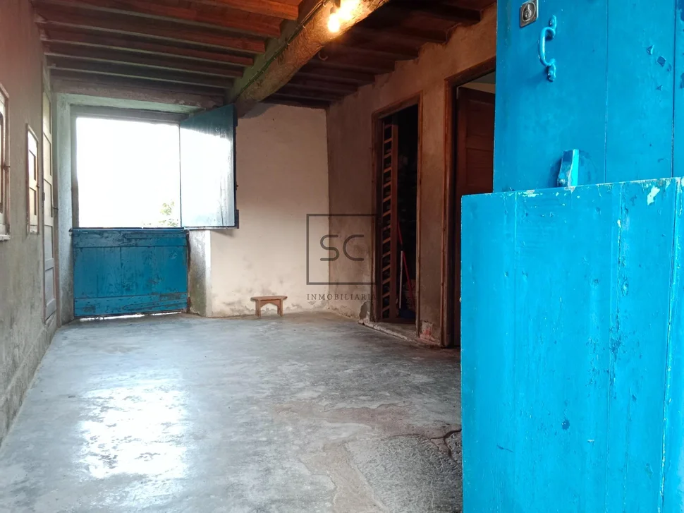 Casa de piedra con hórreo y finca en ferreira-san sadurniño