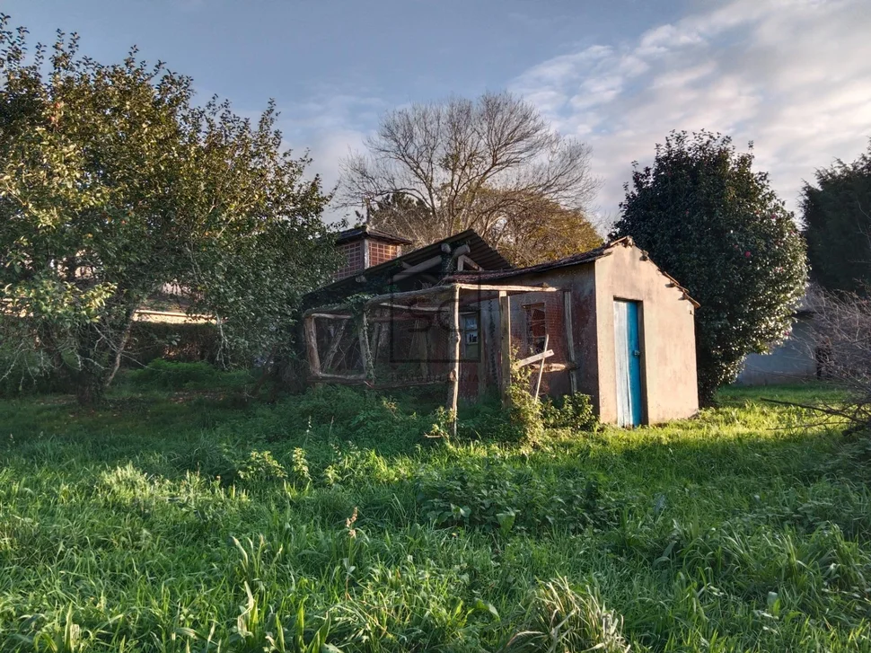 Casa de piedra con hórreo y finca en ferreira-san sadurniño
