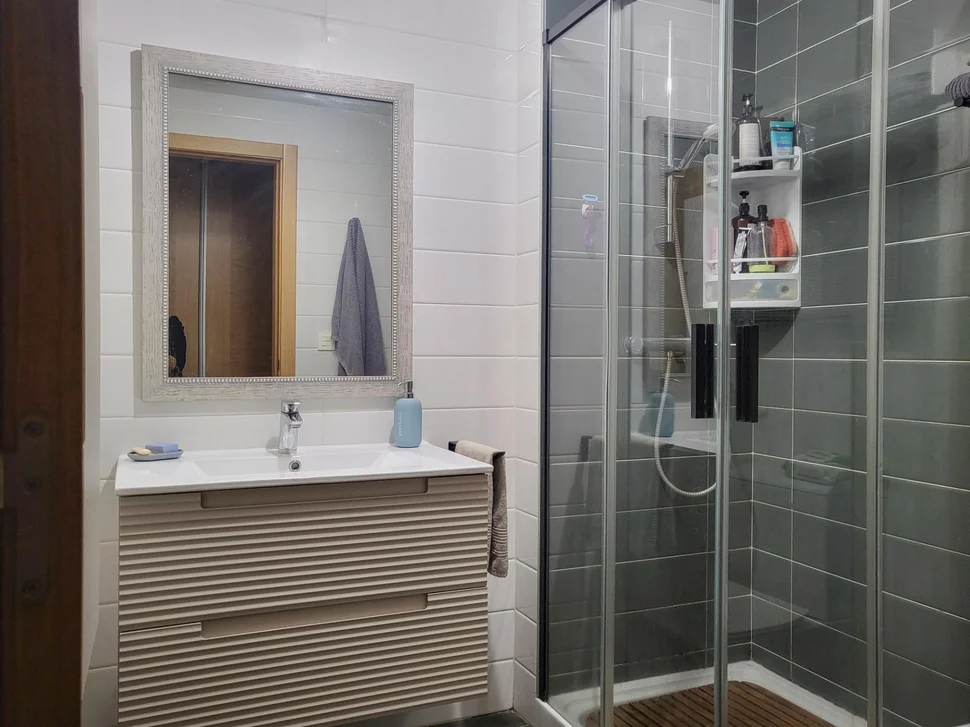 Amplio piso en ares con trastero y garaje cercano a la playa