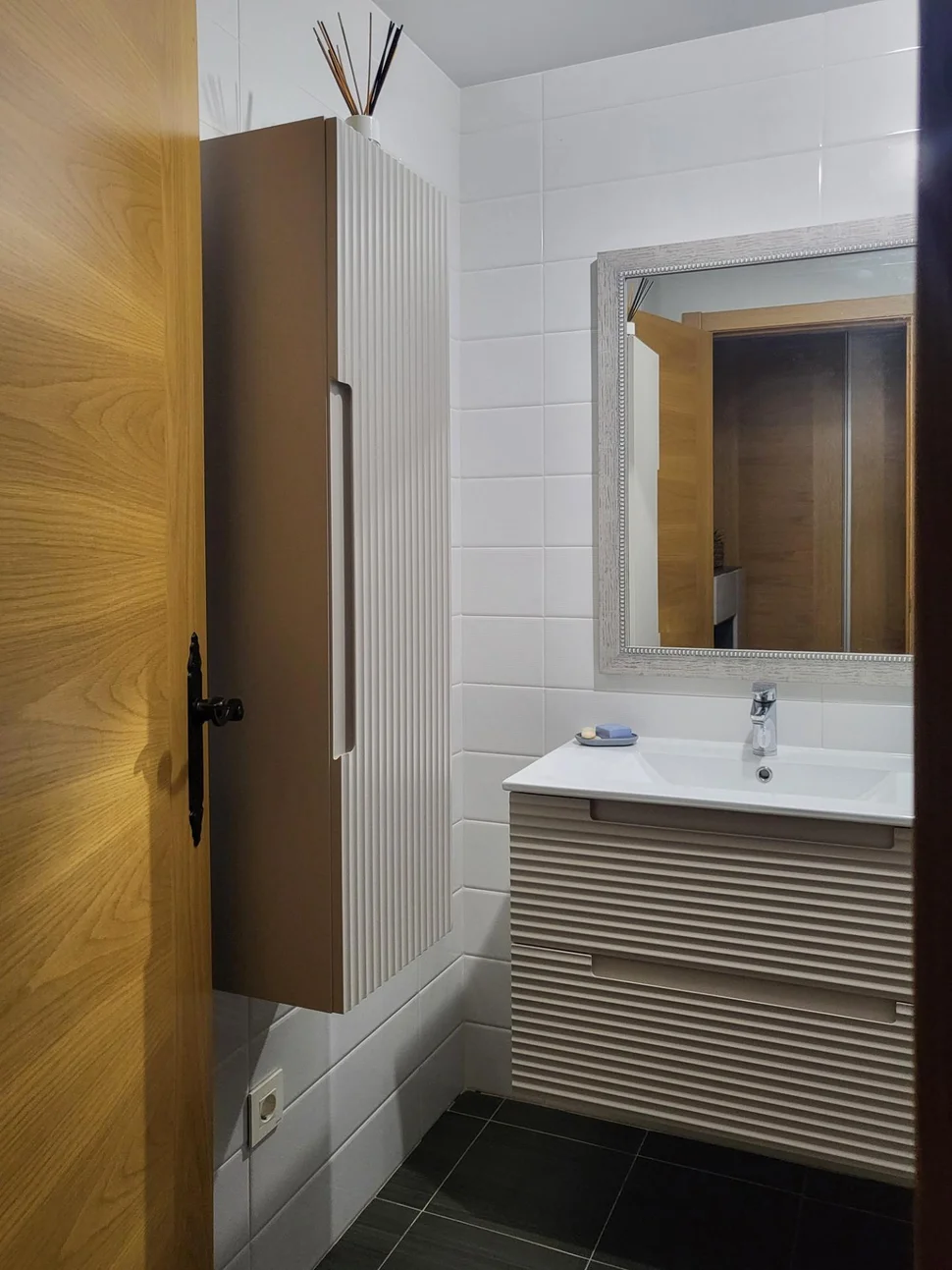 Amplio piso en ares con trastero y garaje cercano a la playa