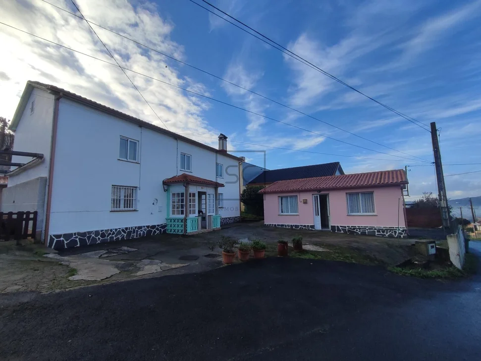 Bonita casa de dos alturas en Valdoviño – foto 1