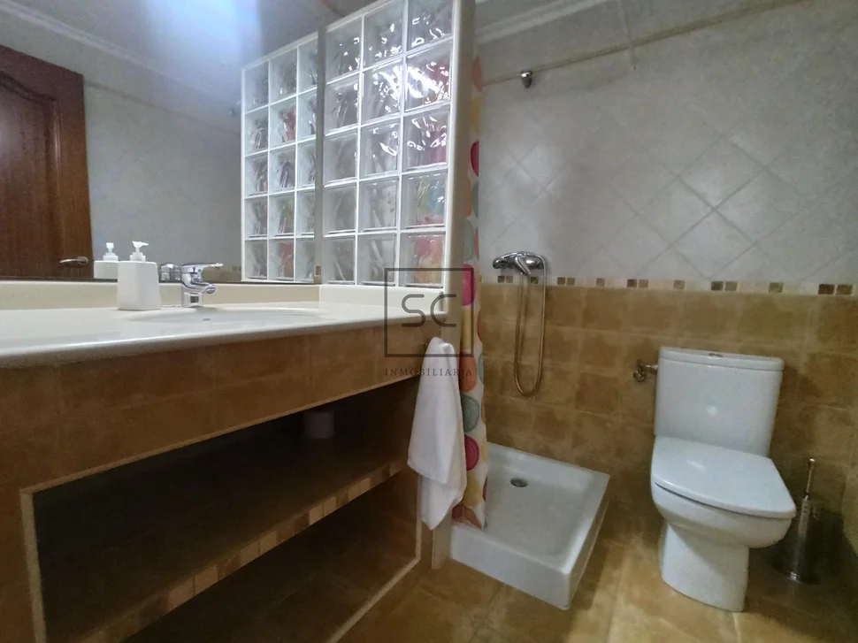 Piso amueblado con ascensor y garaje en narón