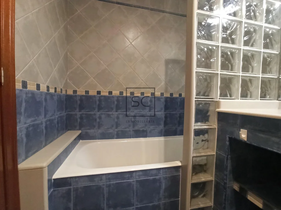 Piso amueblado con ascensor y garaje en narón