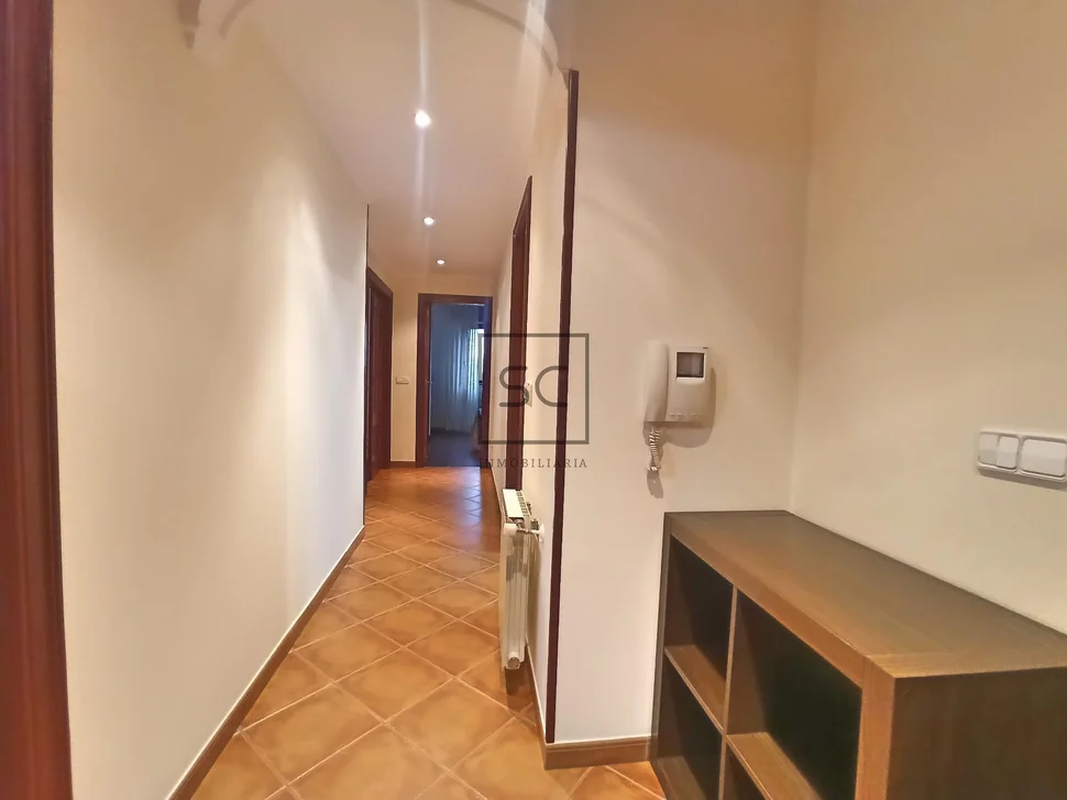 Piso amueblado con ascensor y garaje en narón