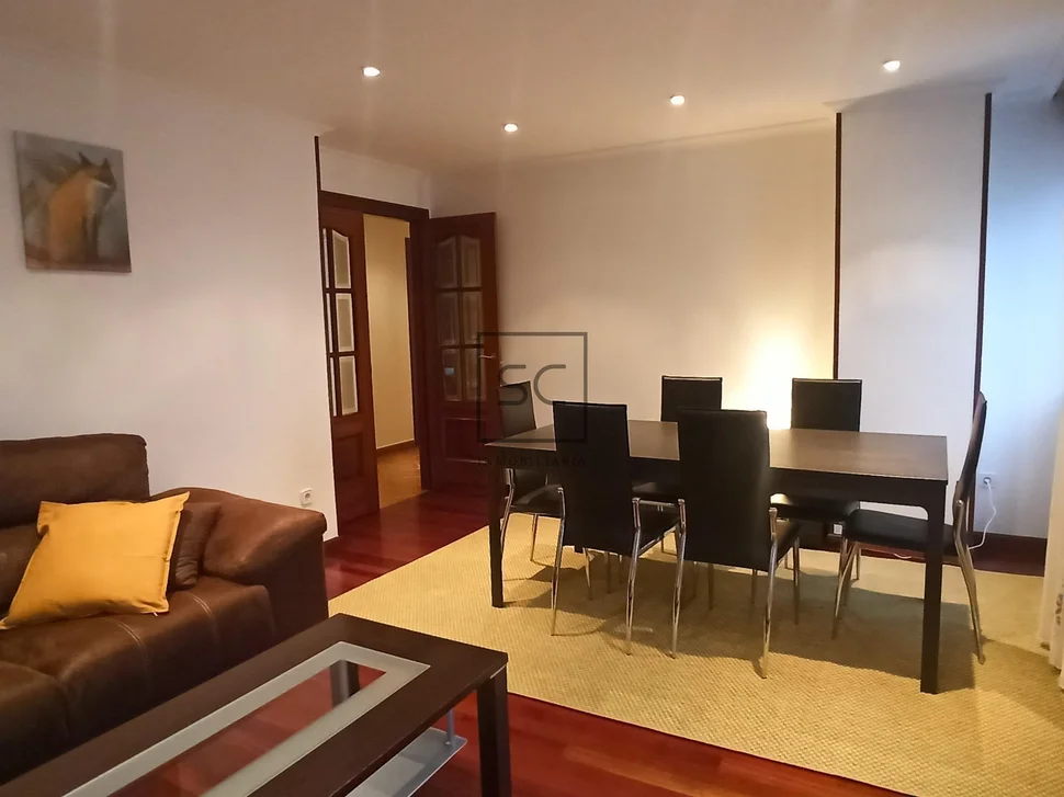 Piso amueblado con ascensor y garaje en narón