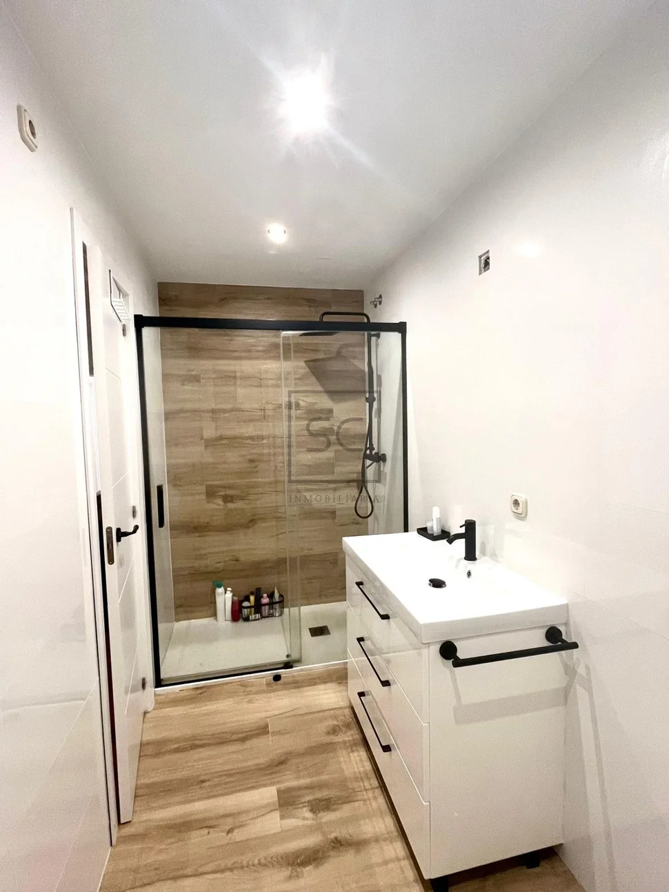 Luminoso primero sin ascensor en narón