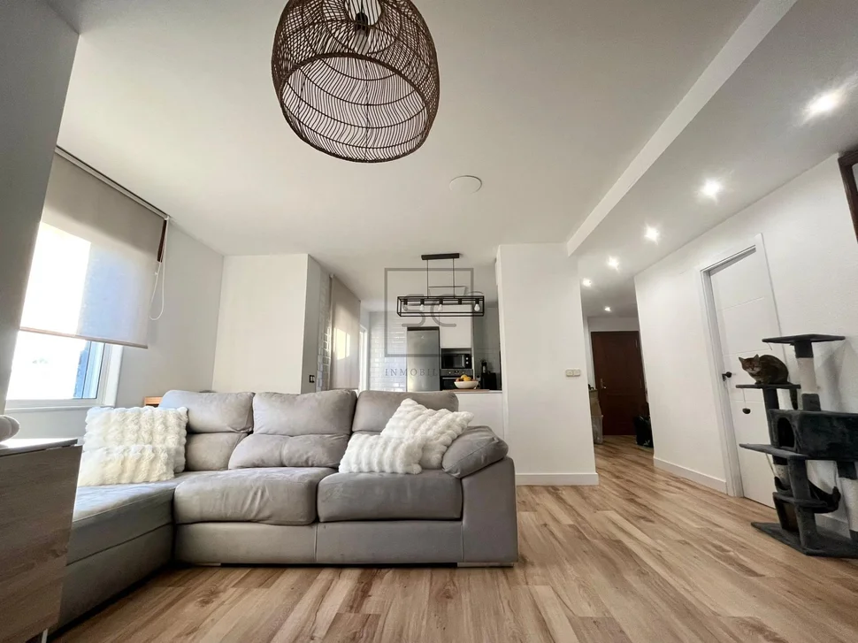 Luminoso primero sin ascensor en narón