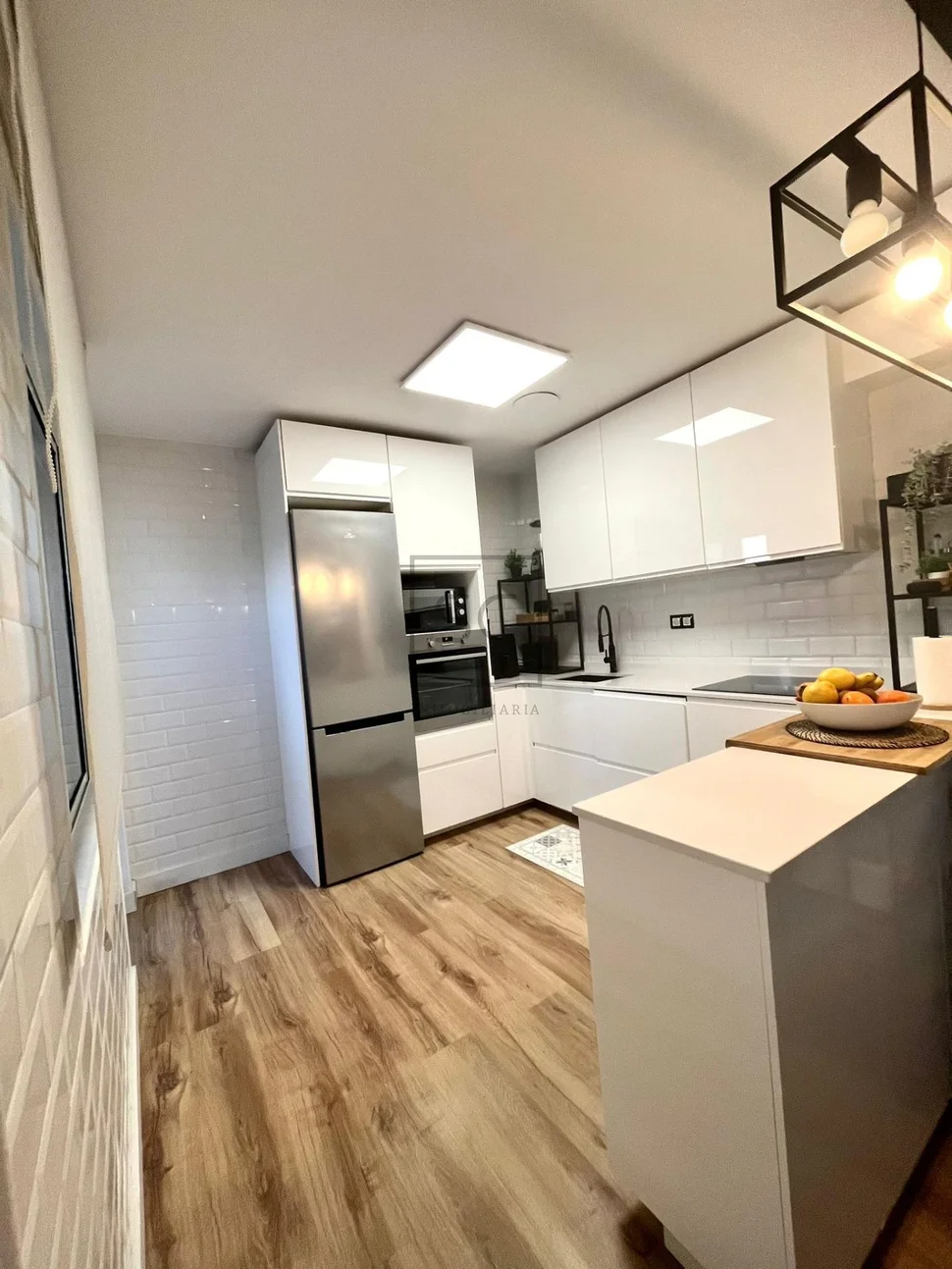 Luminoso primero sin ascensor en narón