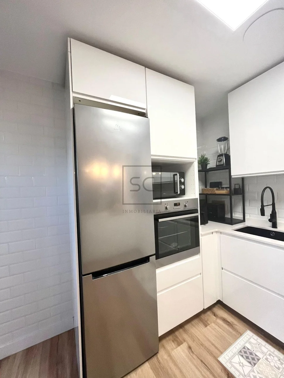 Luminoso primero sin ascensor en narón