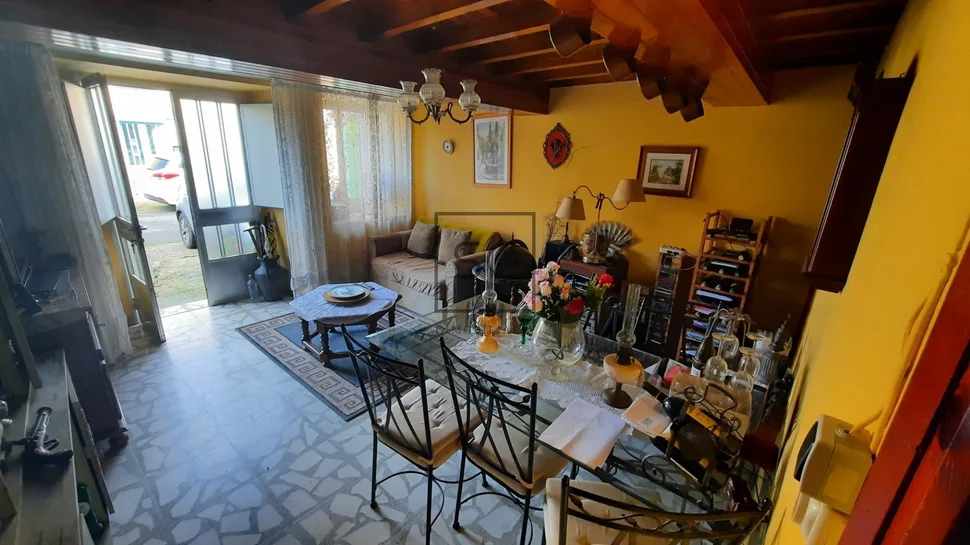 Adosado con patio en san claudio – ortigueira