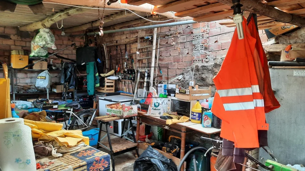 Adosado con patio en san claudio – ortigueira