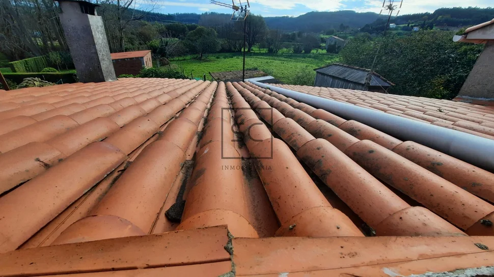 Adosado con patio en san claudio – ortigueira
