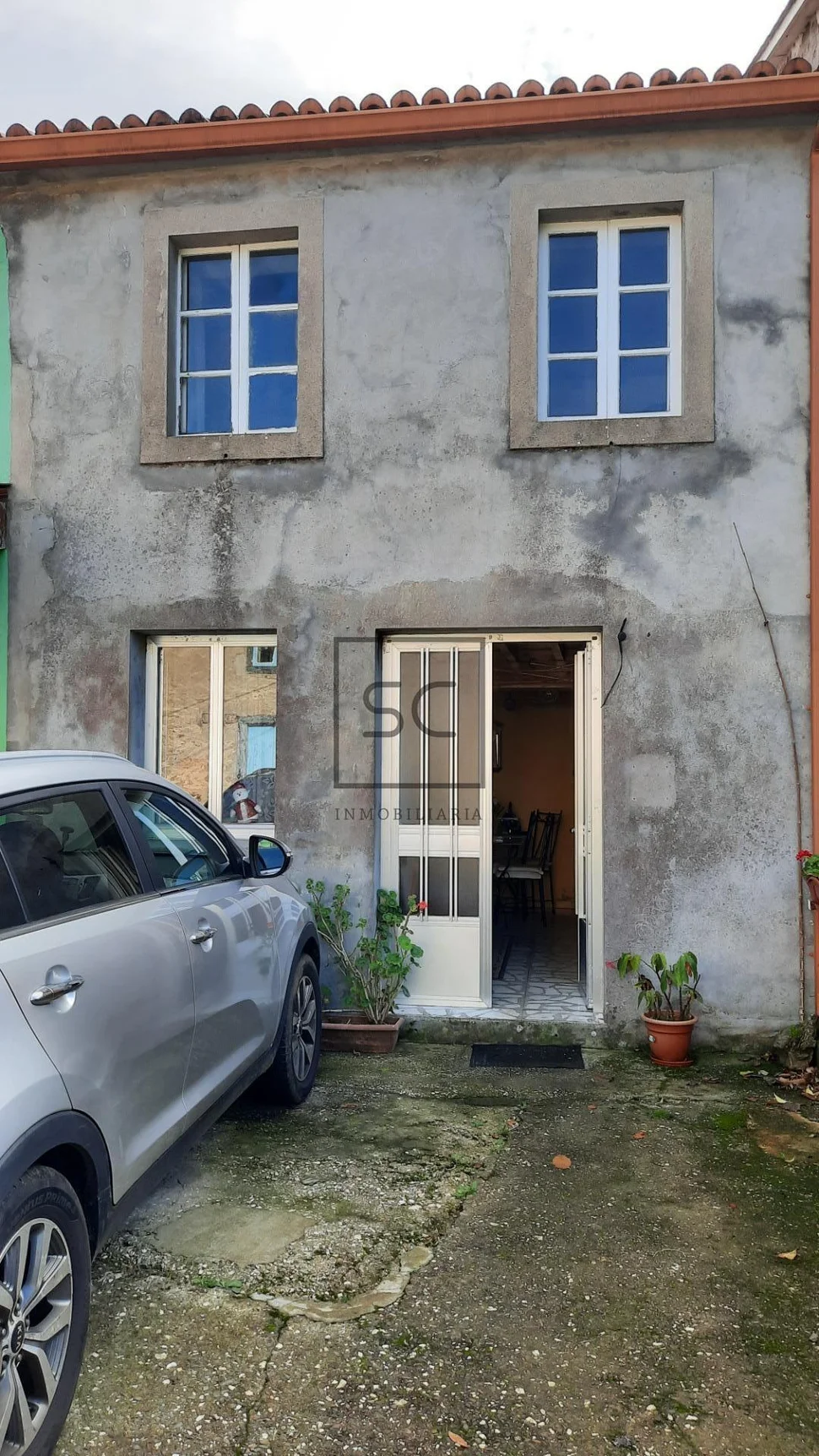 Adosado con patio en san claudio – ortigueira