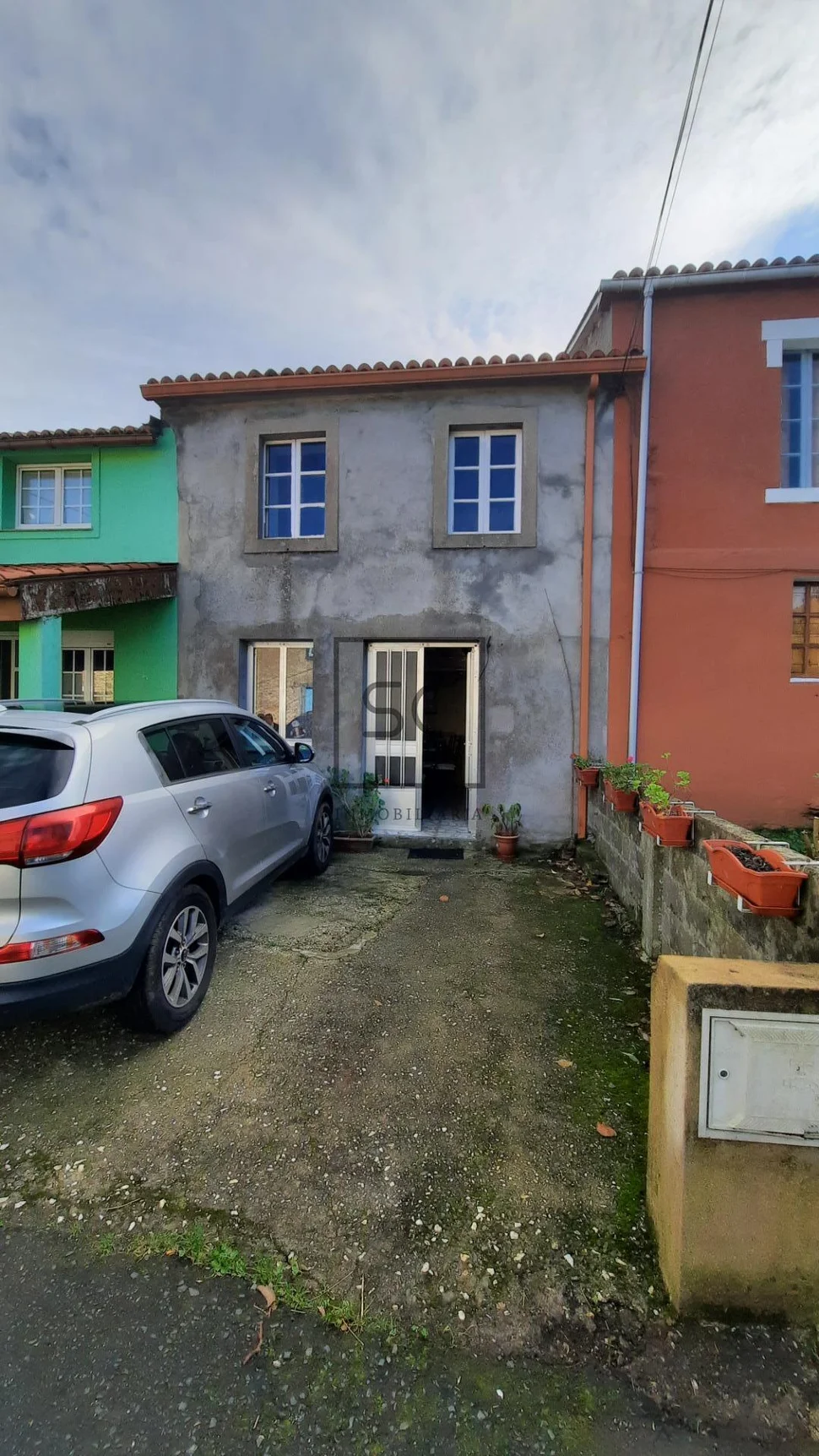Adosado con patio en san claudio – ortigueira