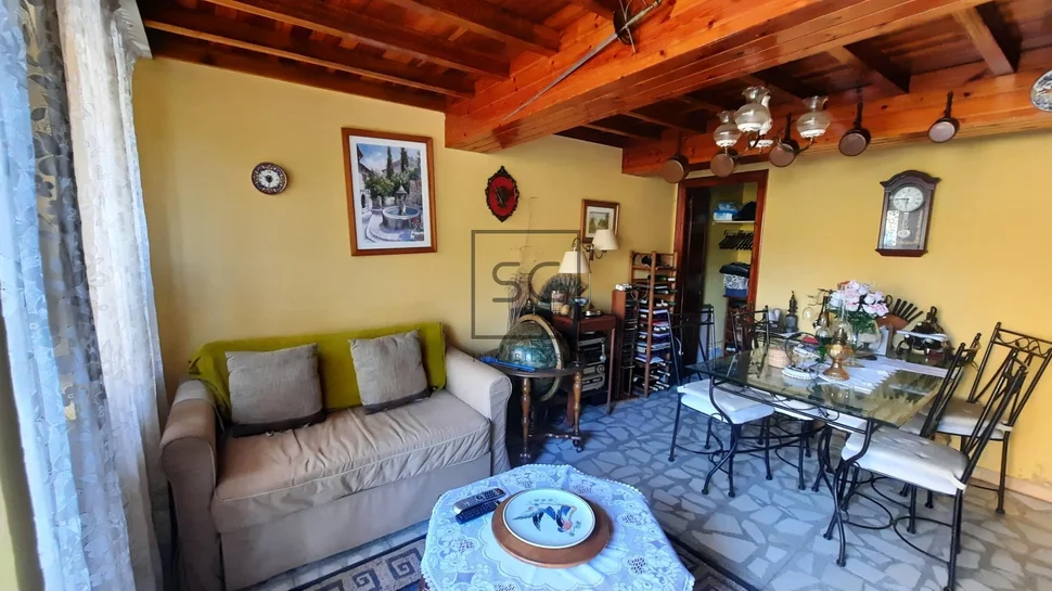 Adosado con patio en san claudio – ortigueira