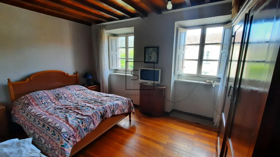 Adosado con patio en san claudio – ortigueira