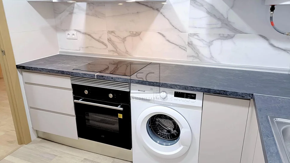 Piso reformado con tres habitaciones en santa cecilia, narón