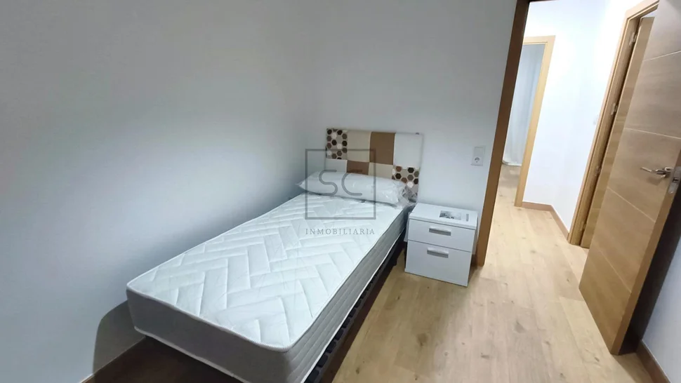 Piso reformado con tres habitaciones en santa cecilia, narón