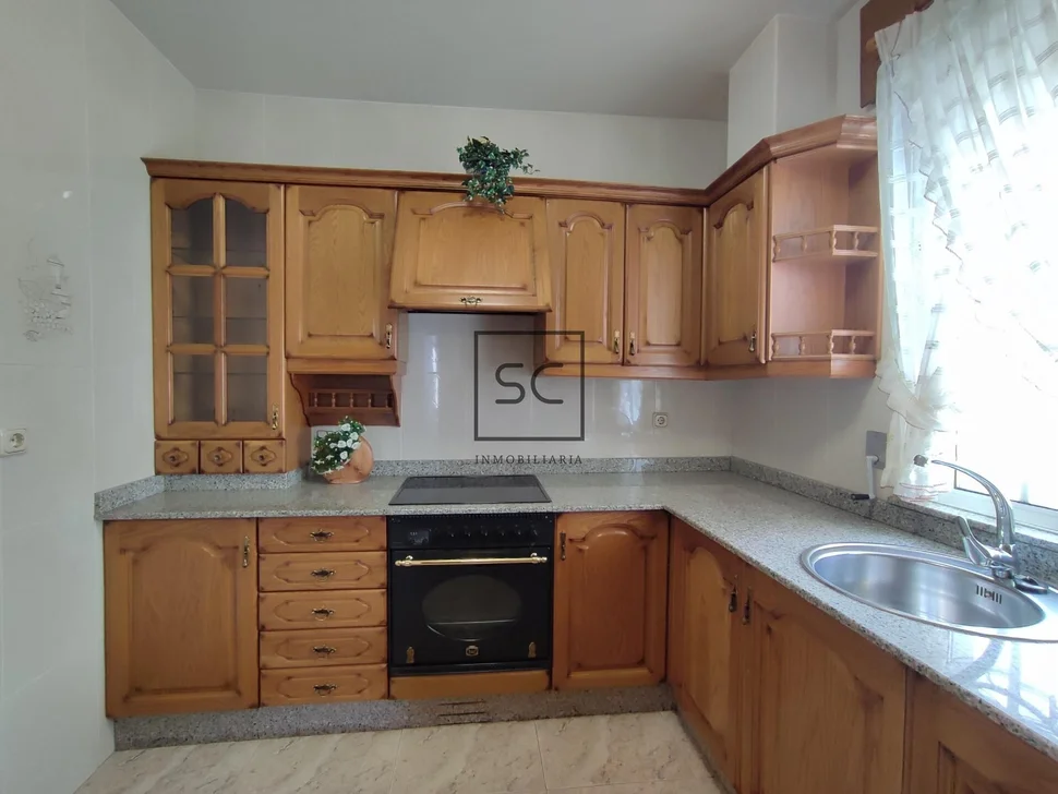 Amplio primero sin ascensor en fene