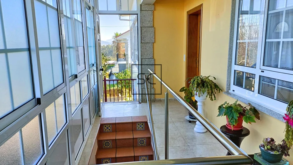 Amplia casa con tres plantas en san mateo, narón