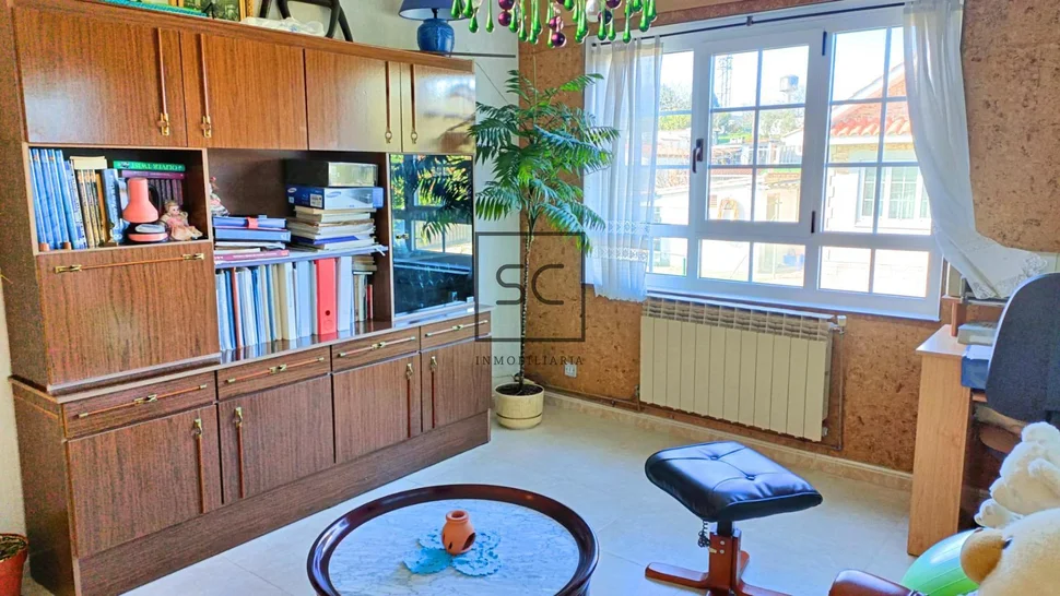 Amplia casa con tres plantas en san mateo, narón