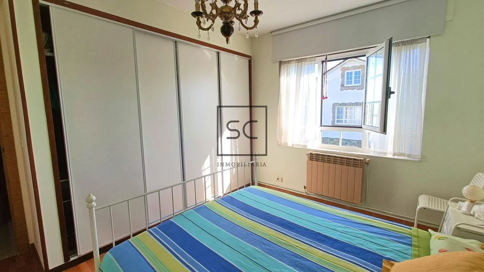 Amplia casa con tres plantas en san mateo, narón