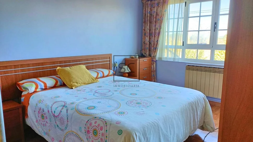 Amplia casa con tres plantas en san mateo, narón