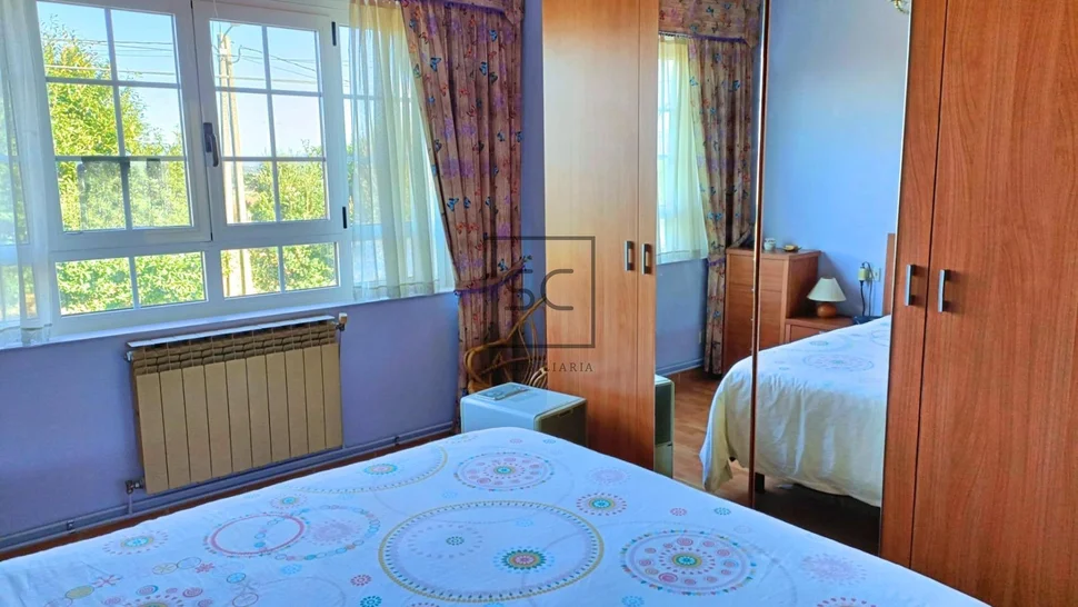 Amplia casa con tres plantas en san mateo, narón