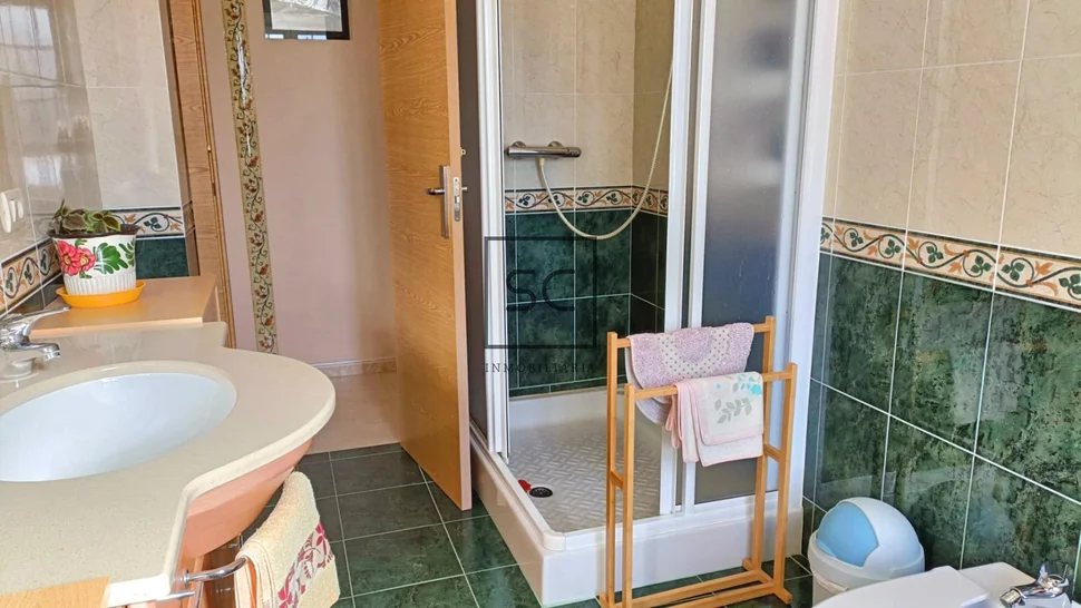 Amplia casa con tres plantas en san mateo, narón