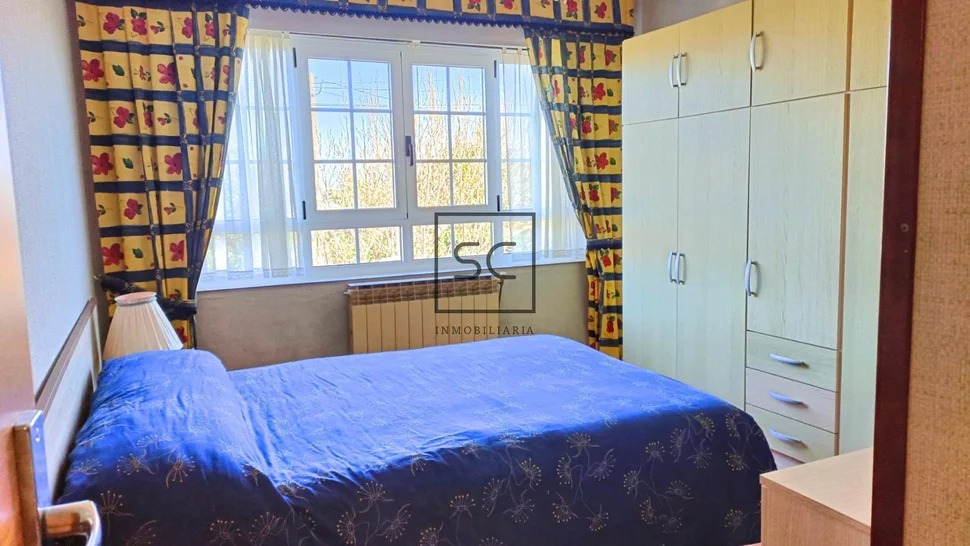 Amplia casa con tres plantas en san mateo, narón