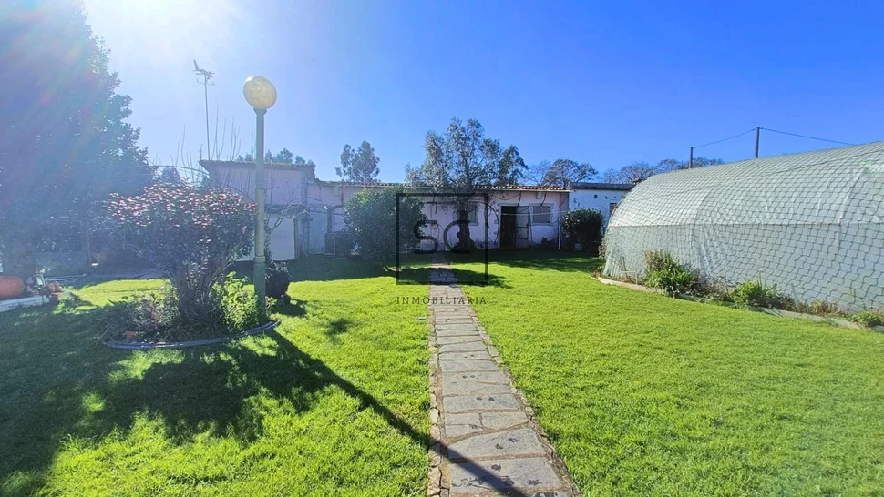 Amplia casa con tres plantas en san mateo, narón
