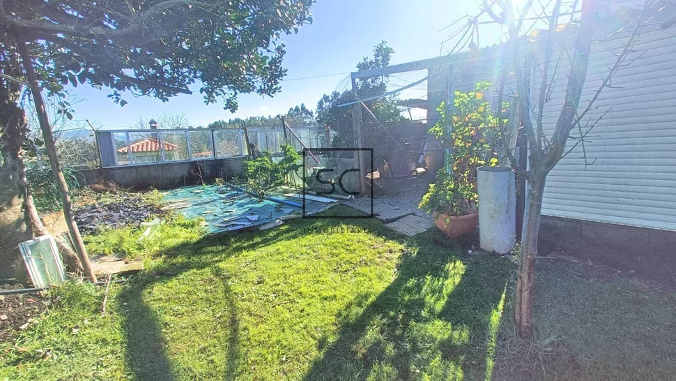 Amplia casa con tres plantas en san mateo, narón