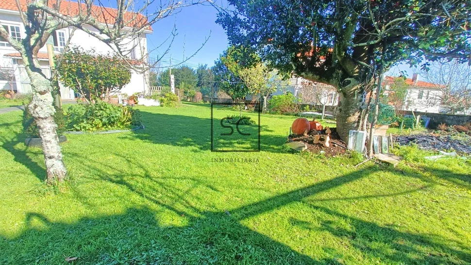 Amplia casa con tres plantas en san mateo, narón