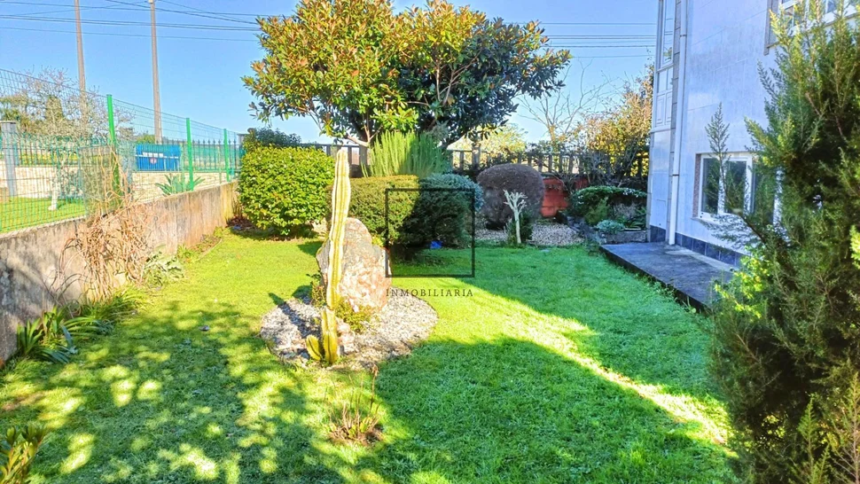 Amplia casa con tres plantas en san mateo, narón