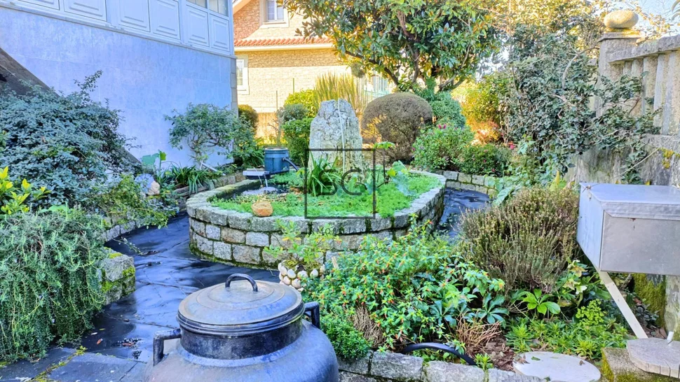 Amplia casa con tres plantas en san mateo, narón