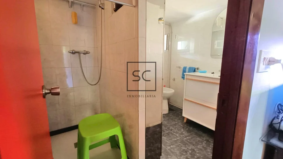 Amplia casa con tres plantas en san mateo, narón