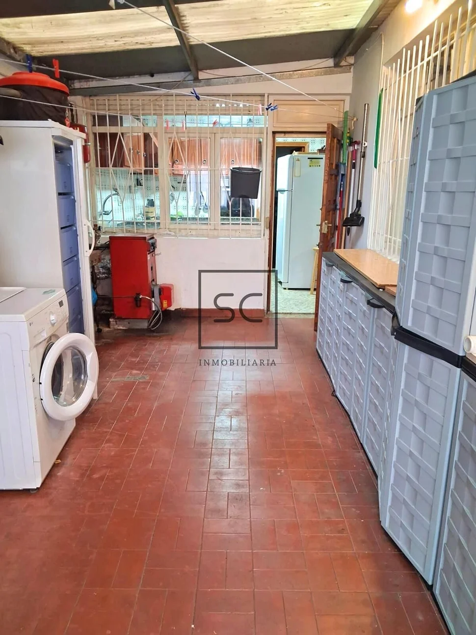 Amplio piso más local comercial en fene