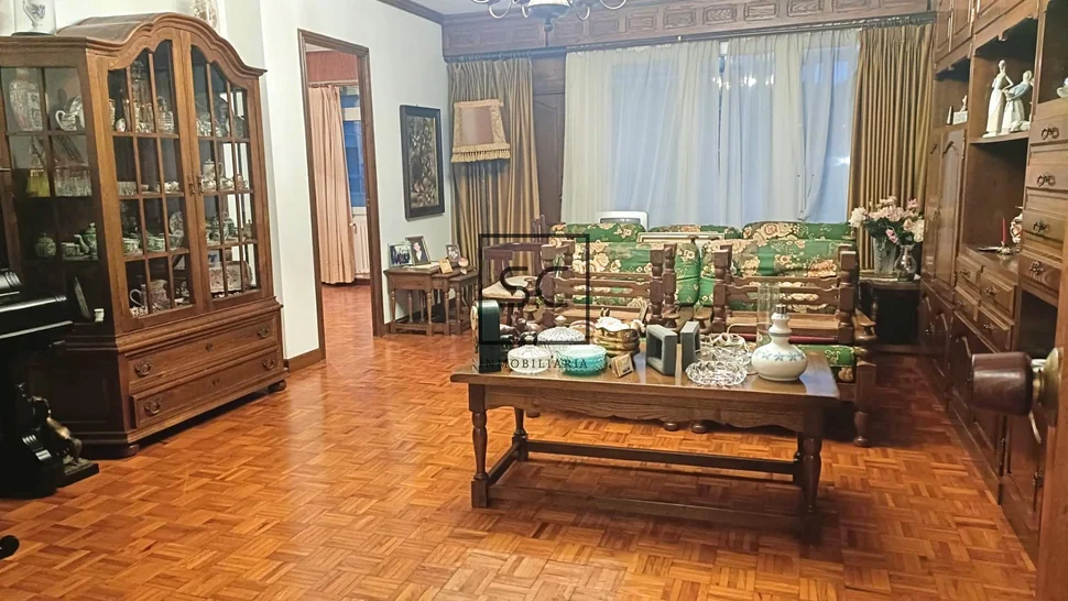 Amplio piso más local comercial en fene