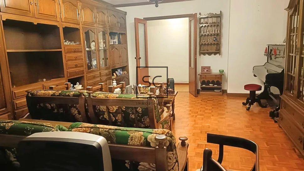 Amplio piso más local comercial en fene