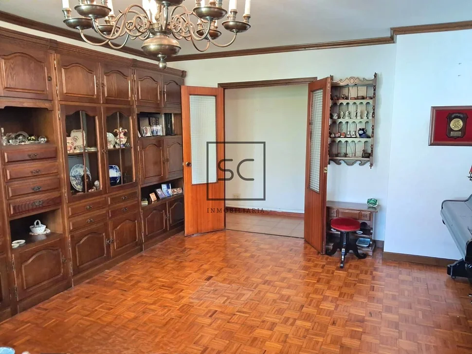 Amplio piso más local comercial en fene