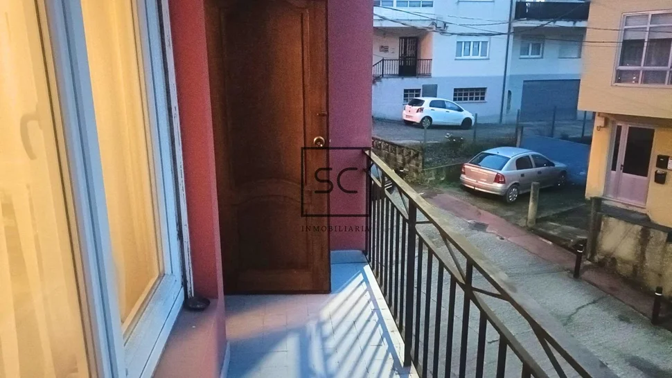 Amplio piso más local comercial en fene