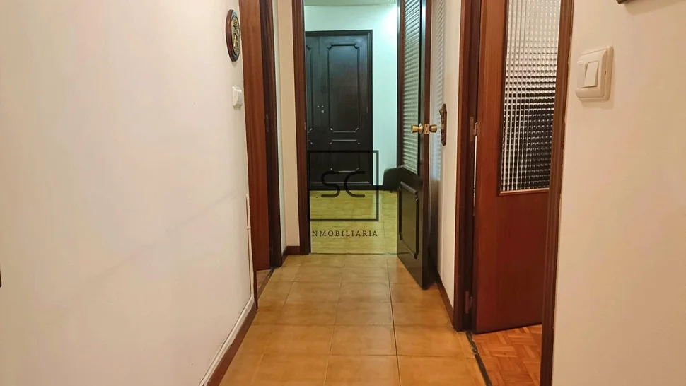 Amplio piso más local comercial en fene