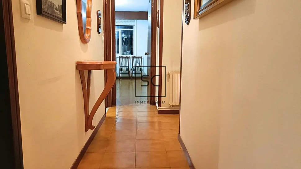 Amplio piso más local comercial en fene