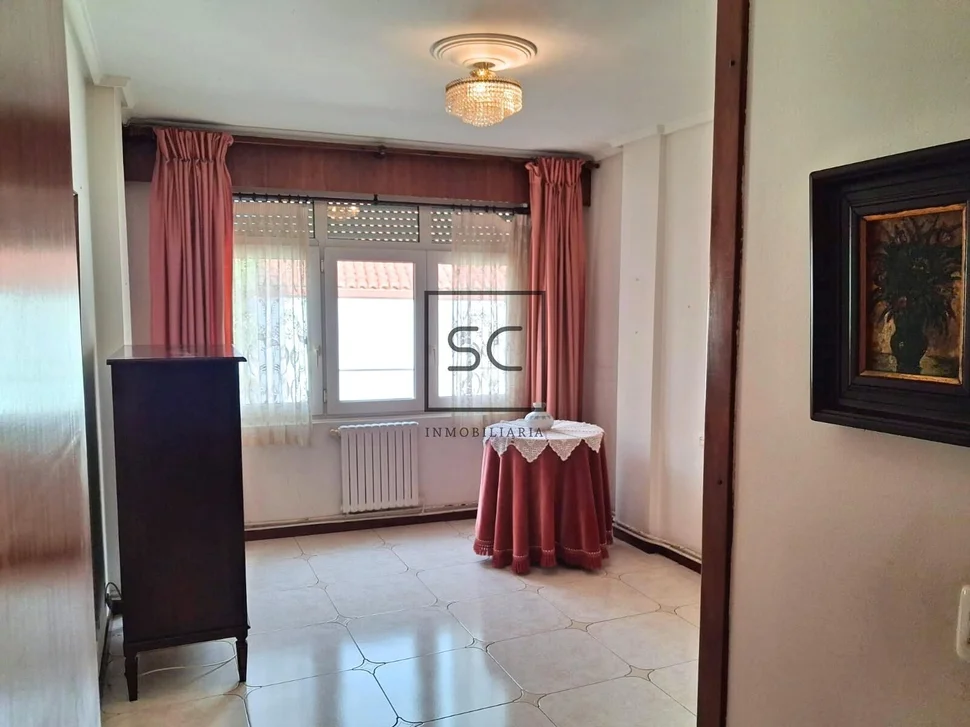 Amplio piso más local comercial en fene